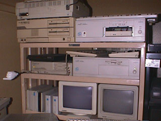 1997年6月28日の部屋写真、プロフィールの載せてたのが、その後削除になってお蔵してたのを発掘しましたヽ(T_T)丿「Server System」との注釈があった(^_^;)