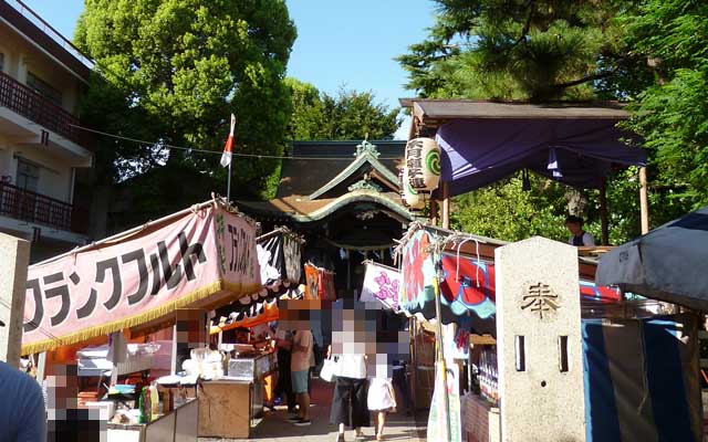 近くの神社でお祭りしてたヽ(^.^;)丿ここだけだとそんなに露店なさそうですが、実は周辺の道路も一杯だったりしました＼(^o^)／あぁ…イイ香りが…ジュル…